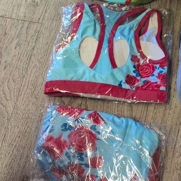 Rebel Cheer Matching Set Limited Edition Red Roses - Picture 4 of 4